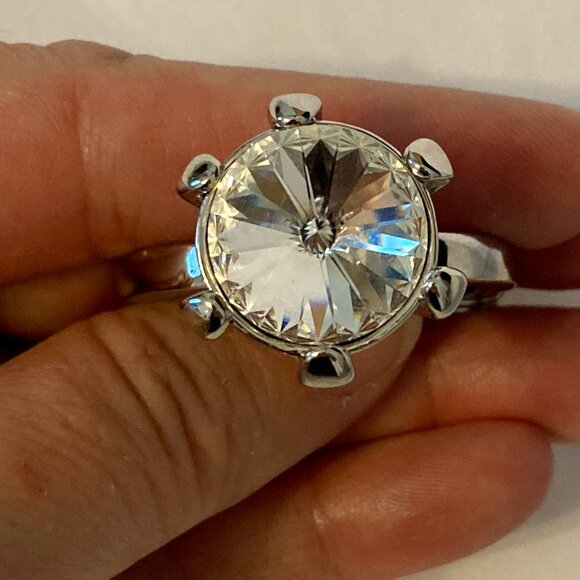 Jeanne Lottie Engagement Ring Key Chain - Picture 5 of 6